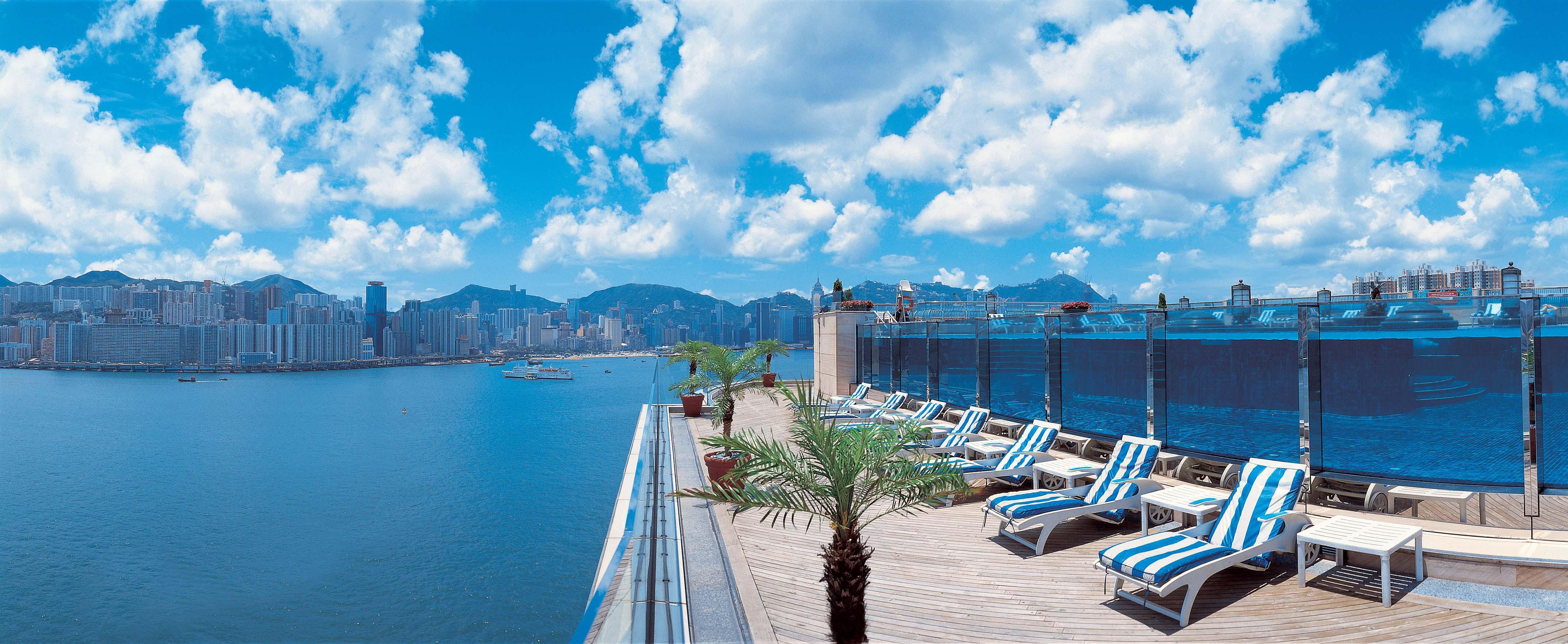 Harbour Grand Kowloon Hotel Hong Kong Exterior foto The rooftop pool at the hotel